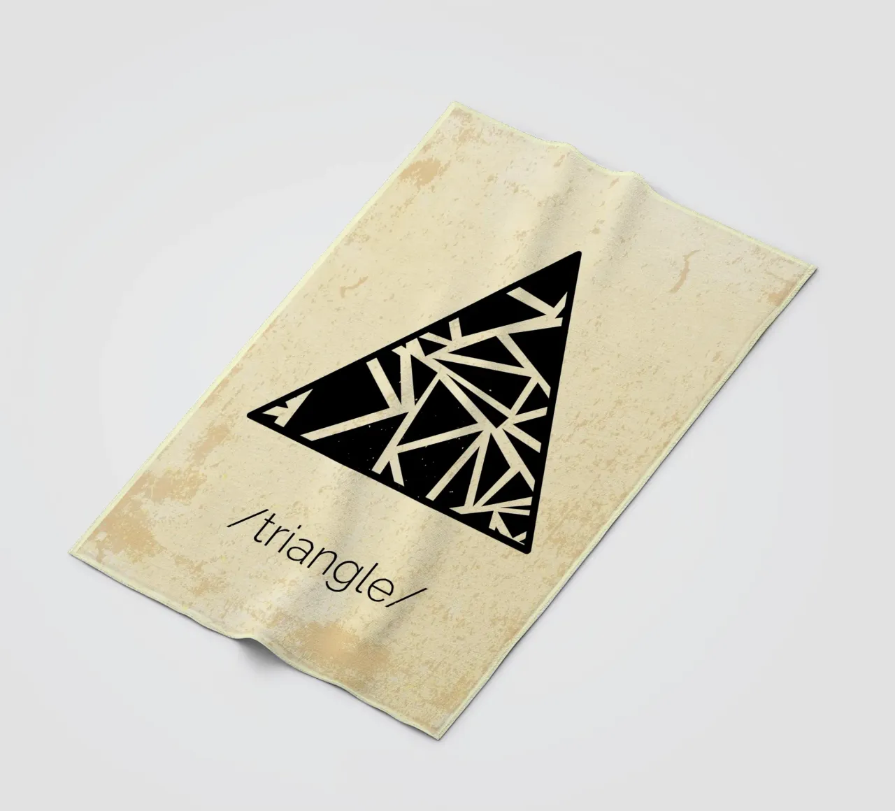 Triangolo bianco e nero coperta in pile da Edson Studio