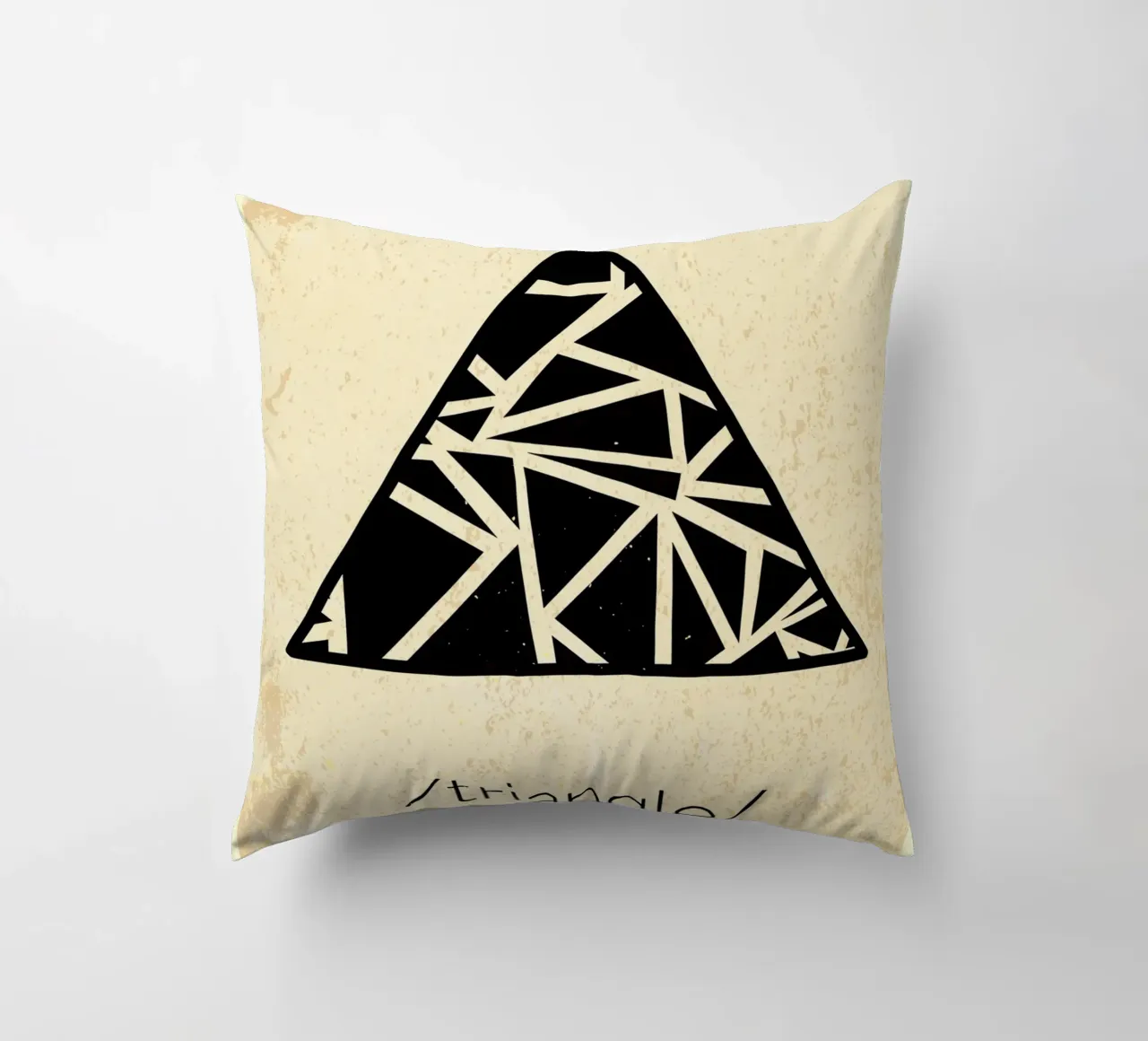Triangolo bianco e nero cuscino da Edson Studio
