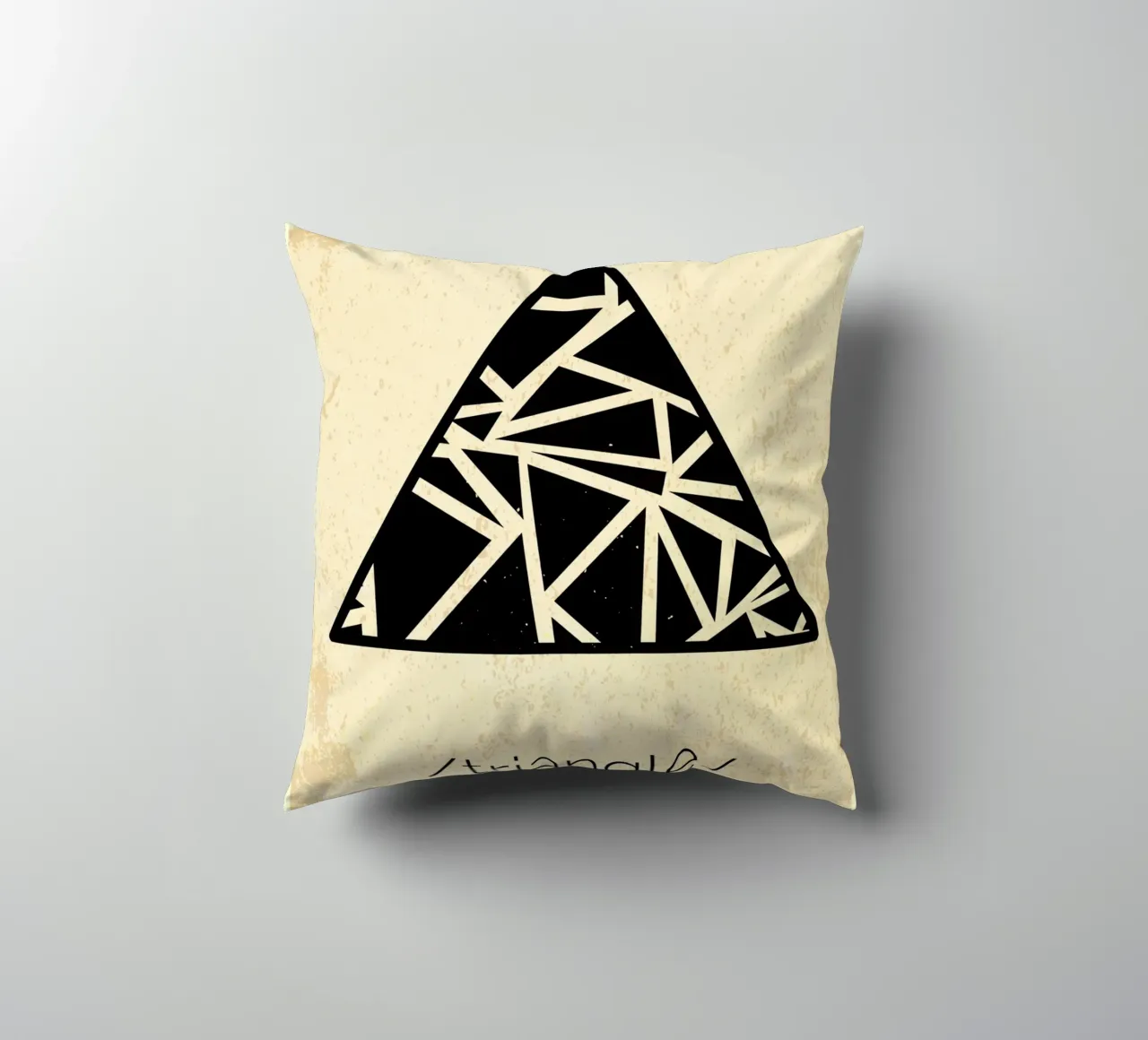 Triangolo bianco e nero cuscino da Edson Studio