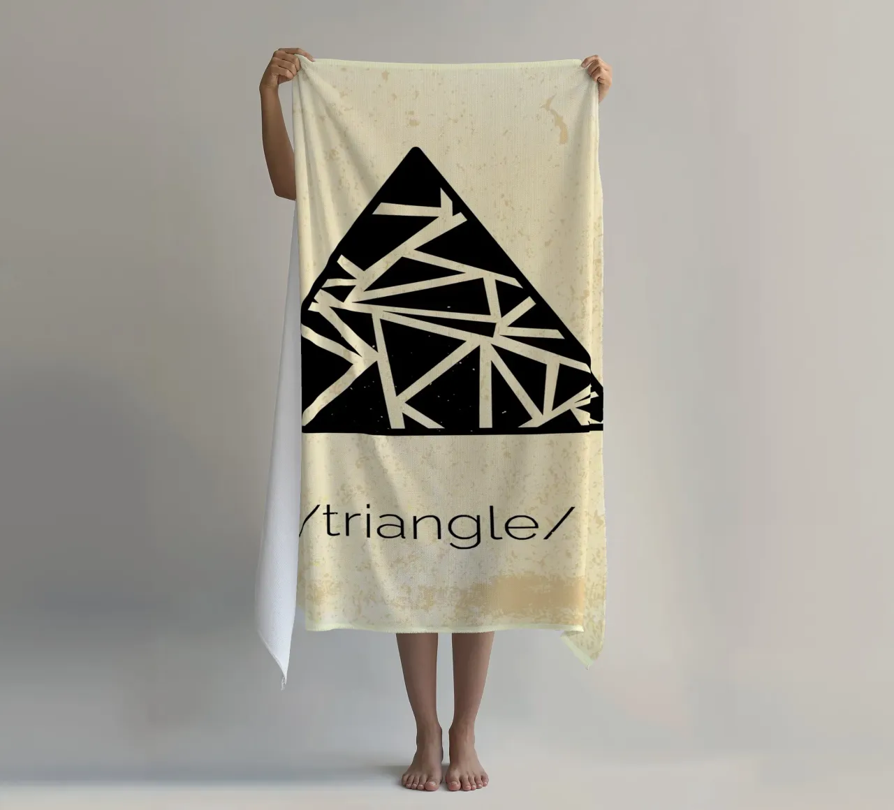 Triangolo bianco e nero telo mare da Edson Studio