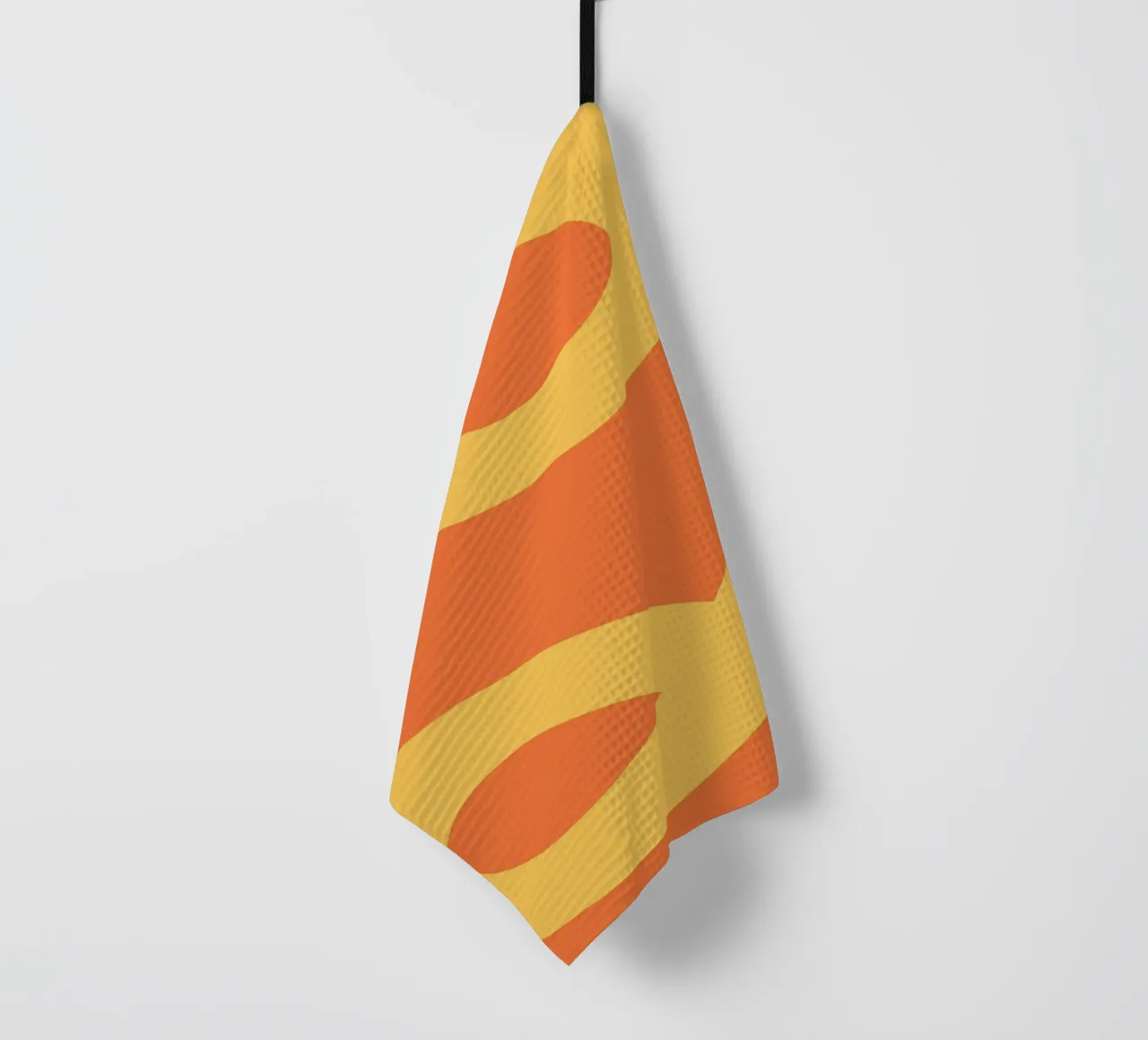 Boucles jaune d'or sur orange vibrant torchon de The Art Club