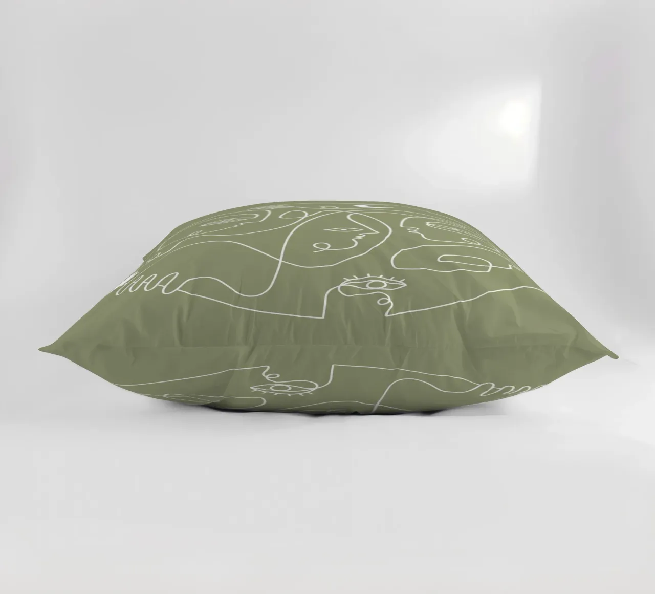 Universal Self cuscino da Shatha Al Dafai