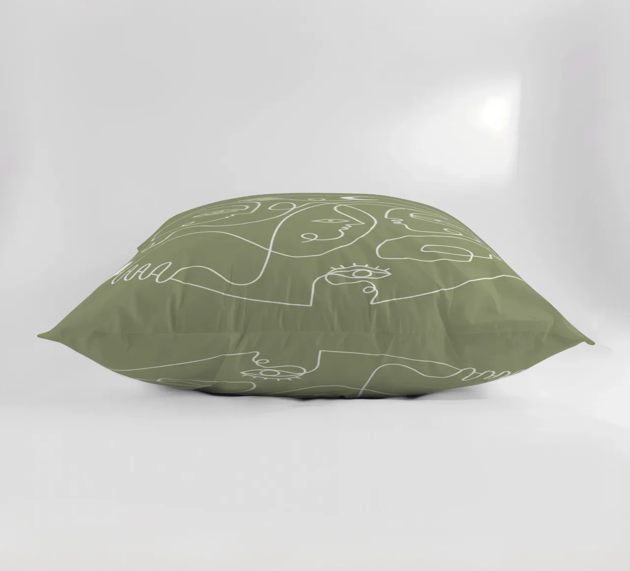 Universal Self cuscino da Shatha Al Dafai