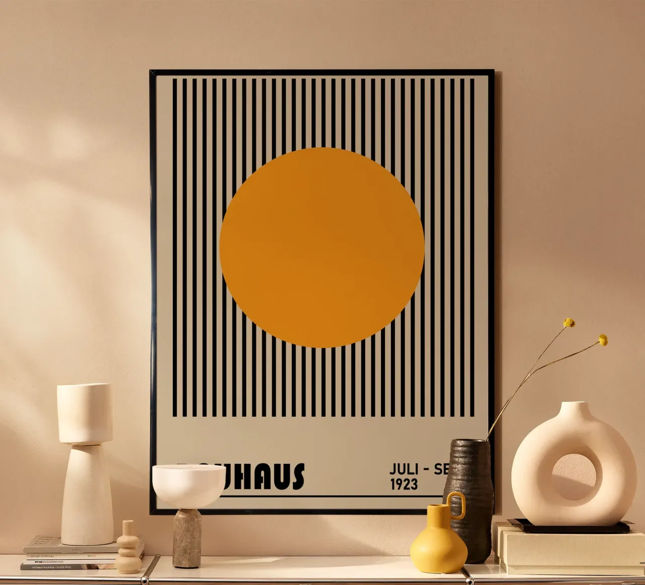 Bauhaus Sun - Manifesto grafico con linee 1923 poster con telaio in legno da Studio Vibe