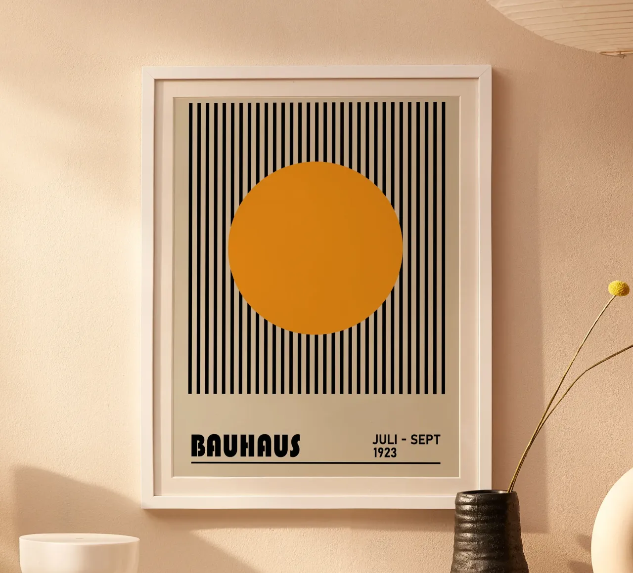 Bauhaus Sun - Manifesto grafico con linee 1923 poster con telaio in legno da Studio Vibe