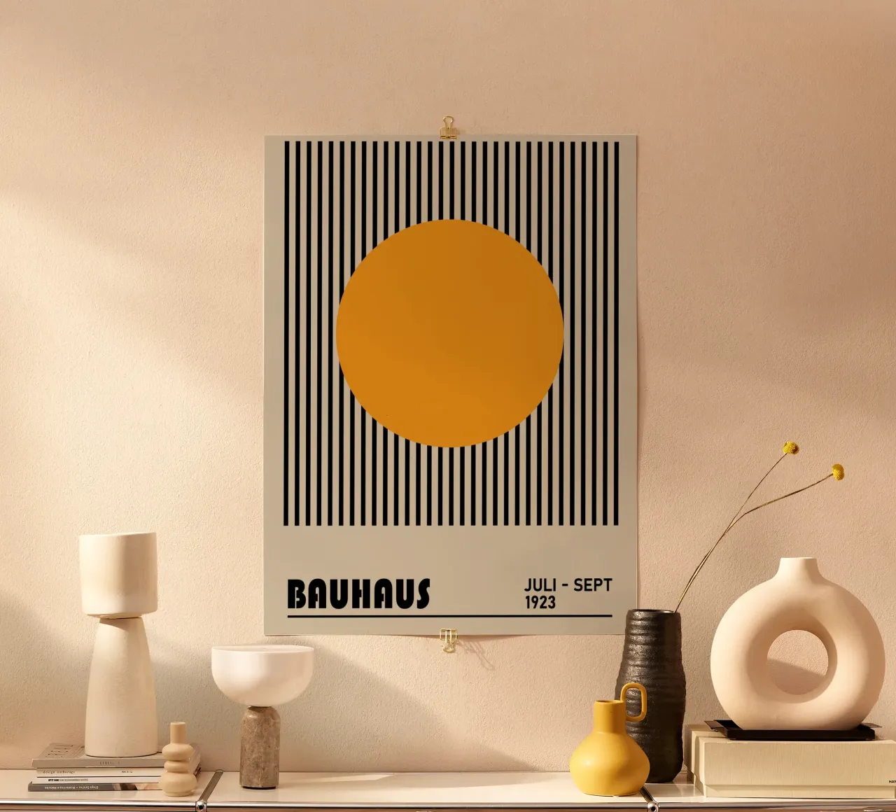 Bauhaus Sun - Manifesto grafico con linee 1923 poster con telaio in legno da Studio Vibe