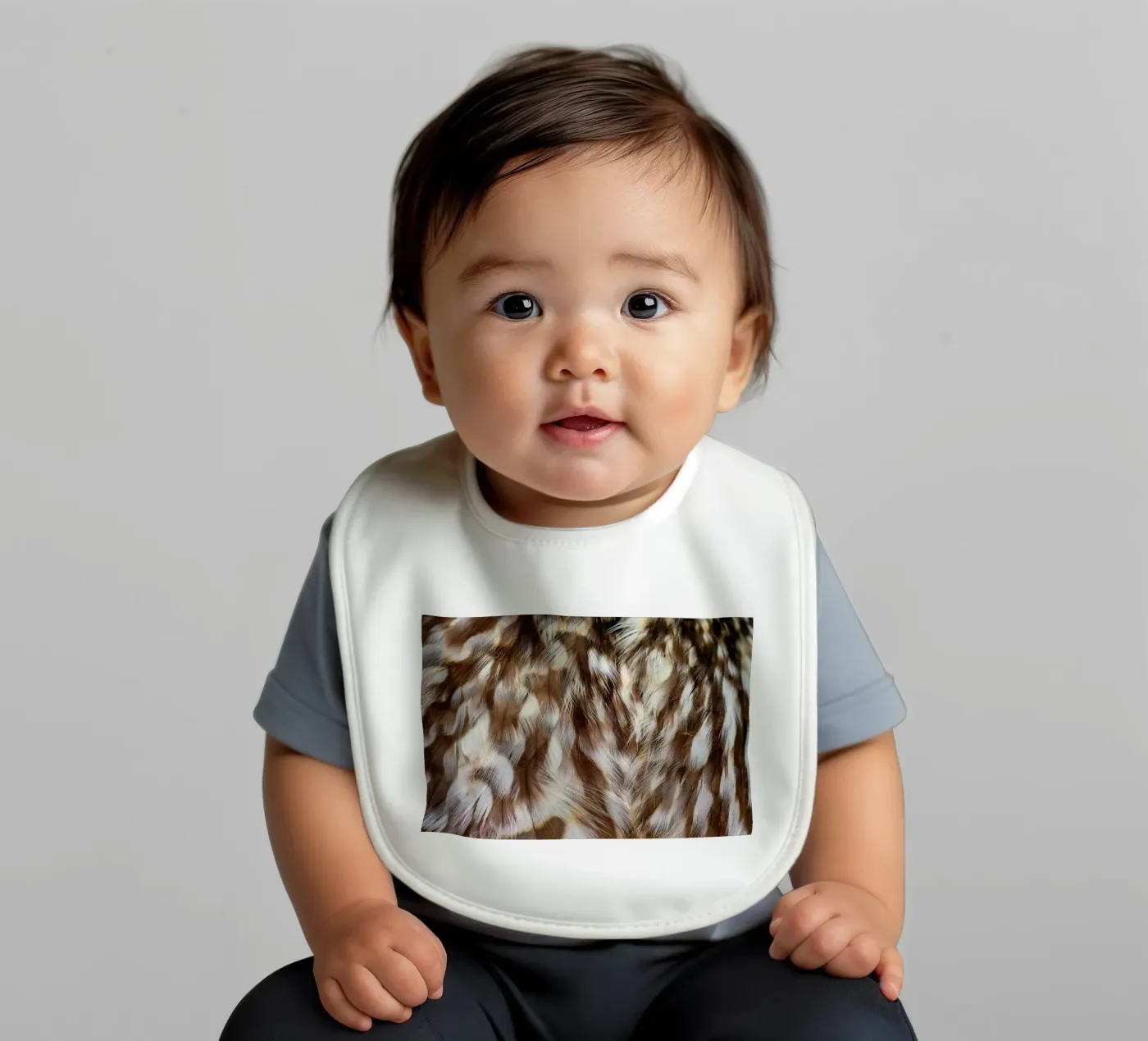 feathers brown bavaglino da Earthly Visions