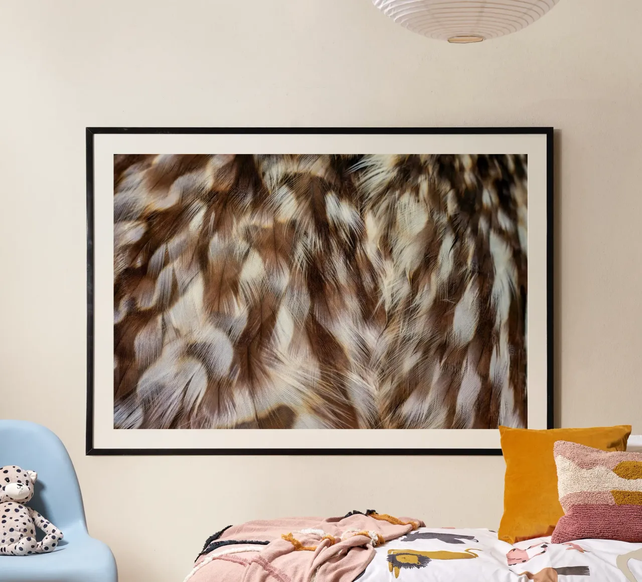 piume marrone poster con telaio in alluminio da Earthly Visions