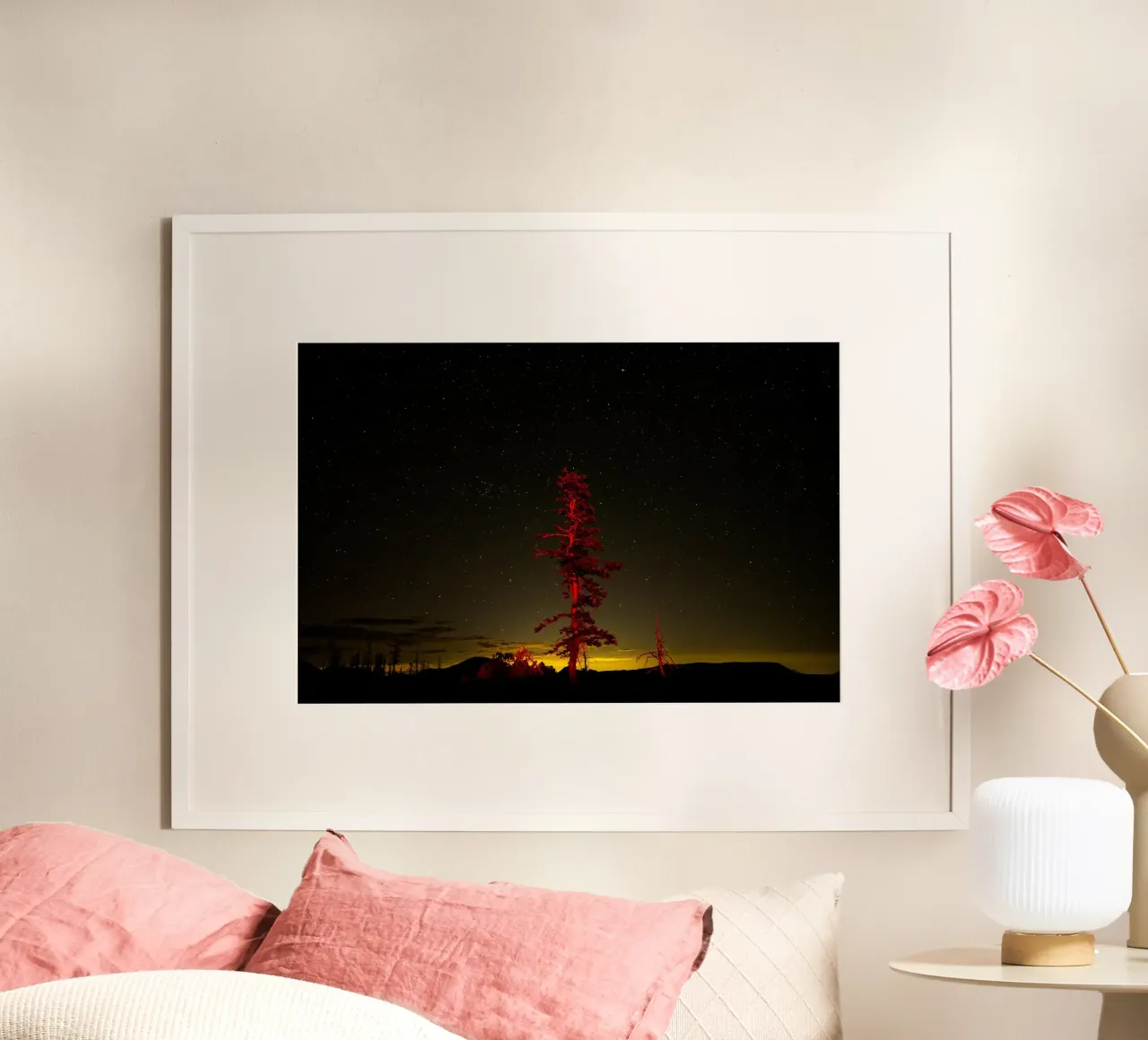 albero cielo notturno poster con telaio in legno da Earthly Visions