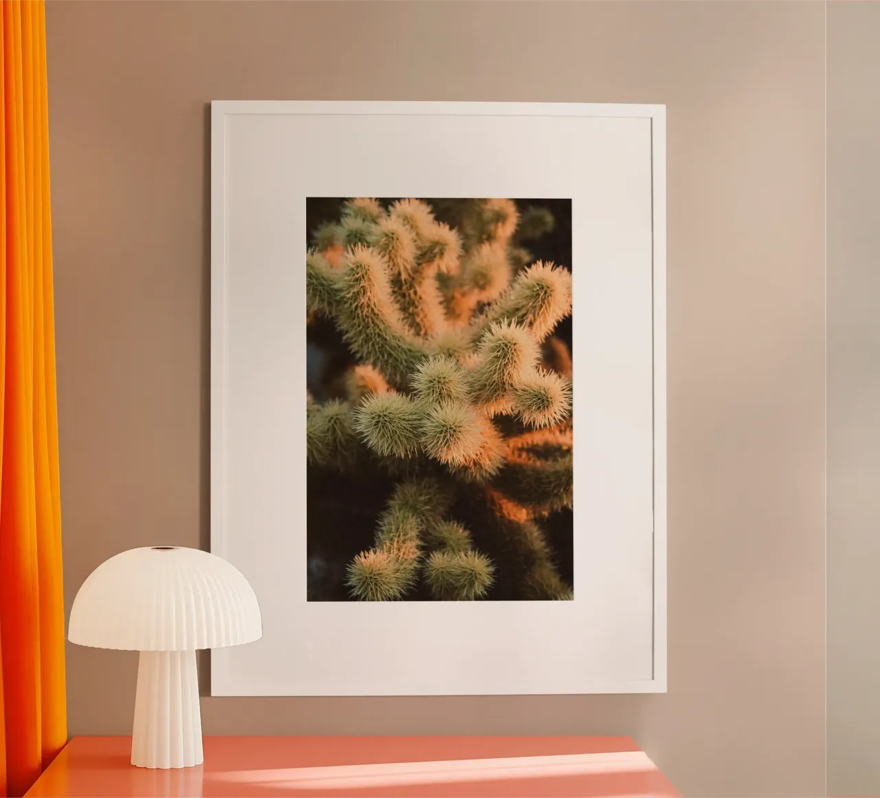 cactus del deserto poster con telaio in legno da Earthly Visions