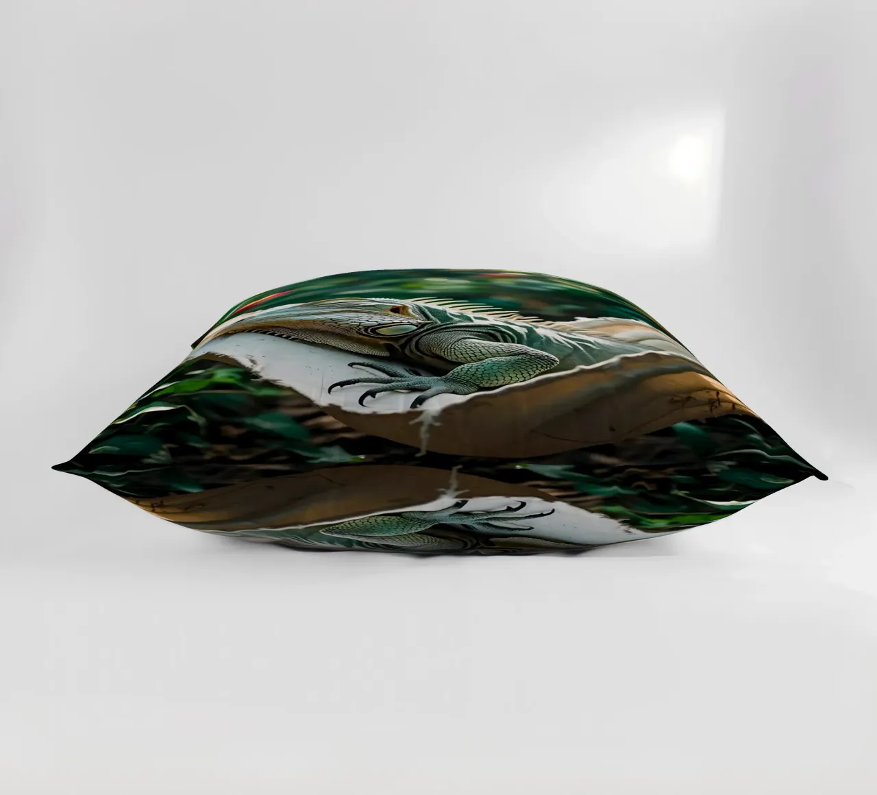 Iguanas | Bit of hanging, bit of nothing... (2) decorative cushion by Trinkets NL Design Studio