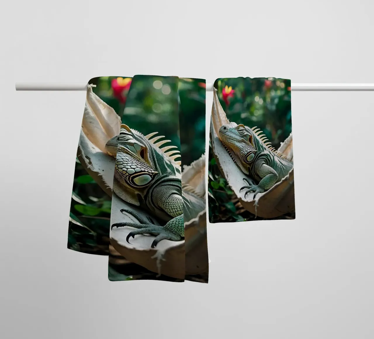 Iguanas | Bit of hanging, bit of nothing... (2) towel by Trinkets NL Design Studio