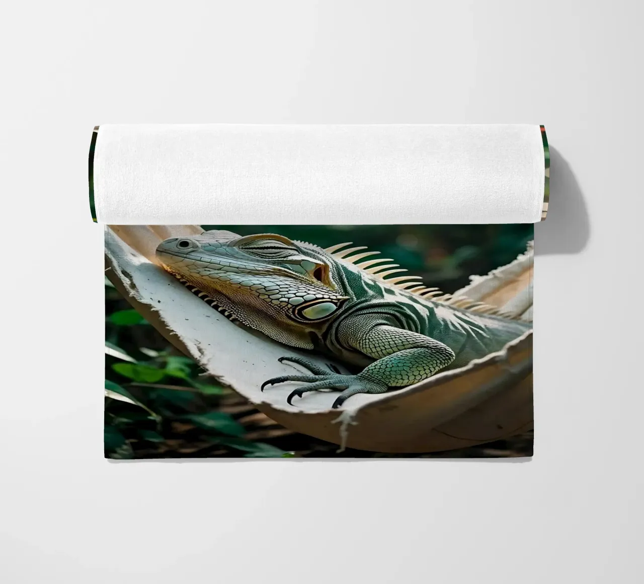 🌸🦎 iguana | Un po' di appeso, un po' di niente... (2) telo mare da Trinkets NL Design Studio