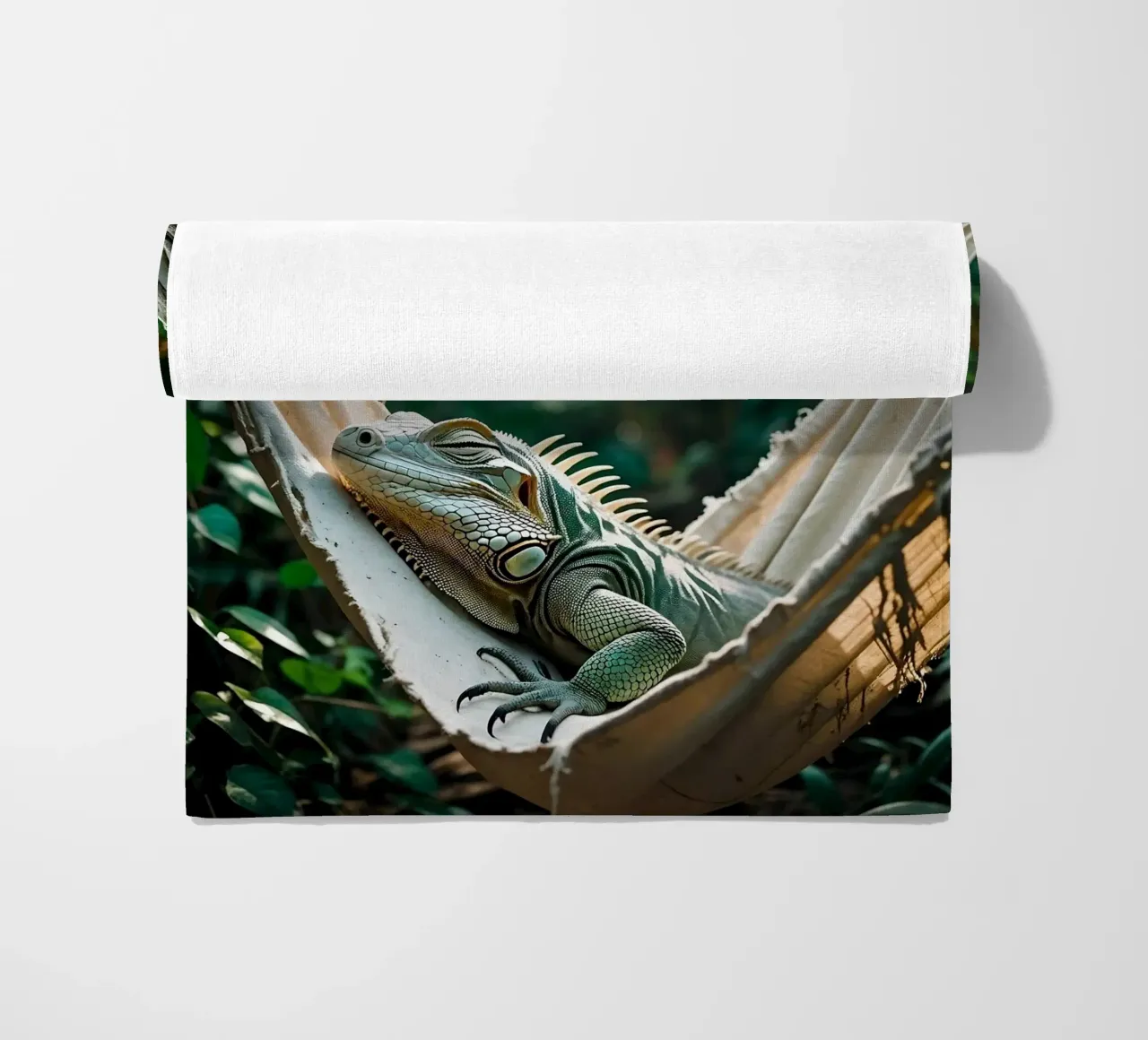 🌸🦎 iguana | Un po' di appeso, un po' di niente... (2) telo mare da Trinkets NL Design Studio