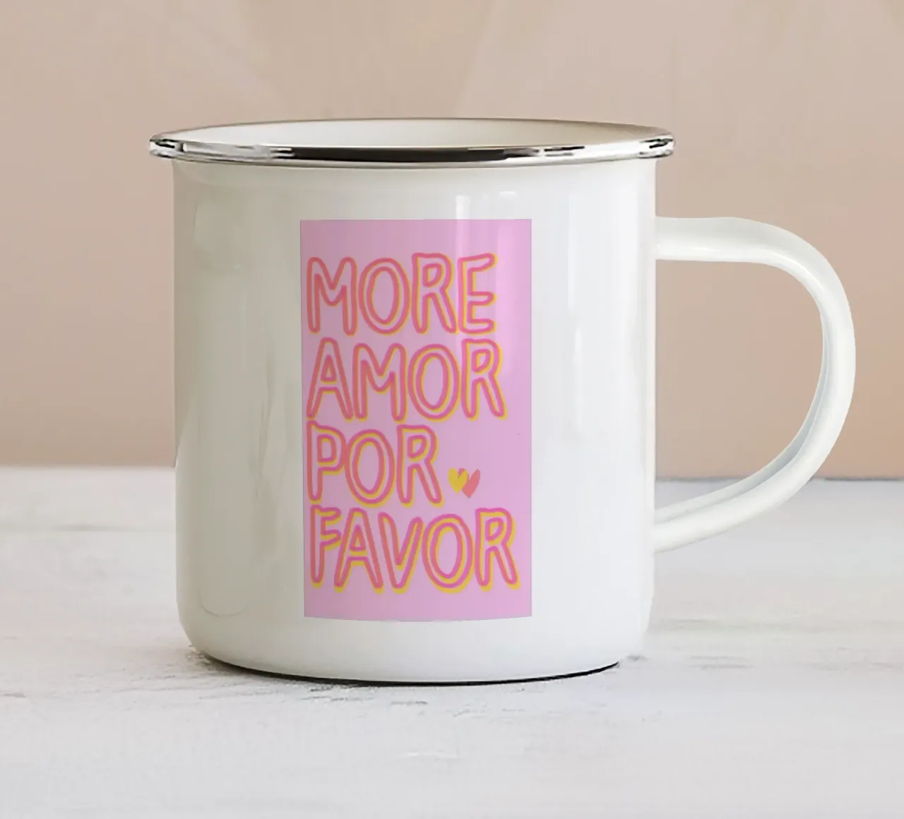 More Amore Por Favor tazza in smalto da Attaboy Dsgn