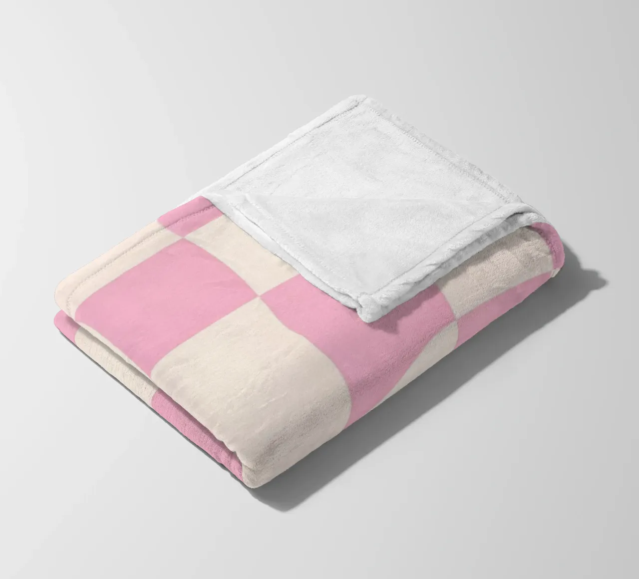 Rosa & cremefarbenes gewelltes Schachbrett - Retro-ästhetischer Druck Fleecedecke von homdeco