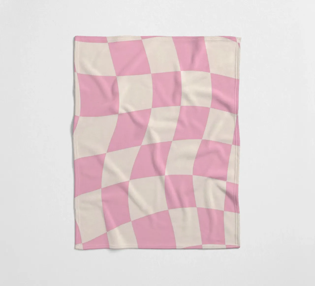 Rosa & cremefarbenes gewelltes Schachbrett - Retro-ästhetischer Druck Fleecedecke von homdeco