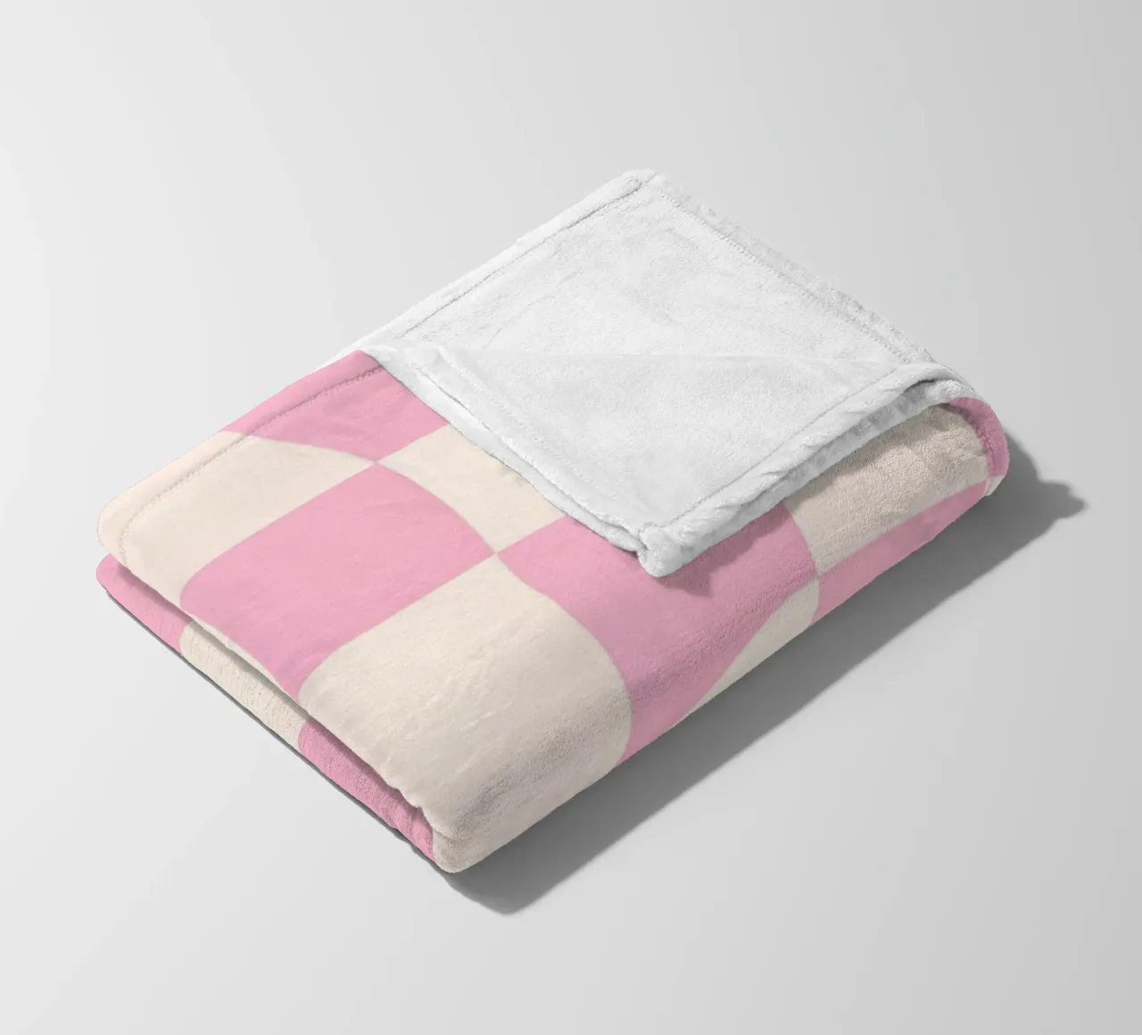 Rosa & cremefarbenes gewelltes Schachbrett - Retro-ästhetischer Druck Fleecedecke von homdeco