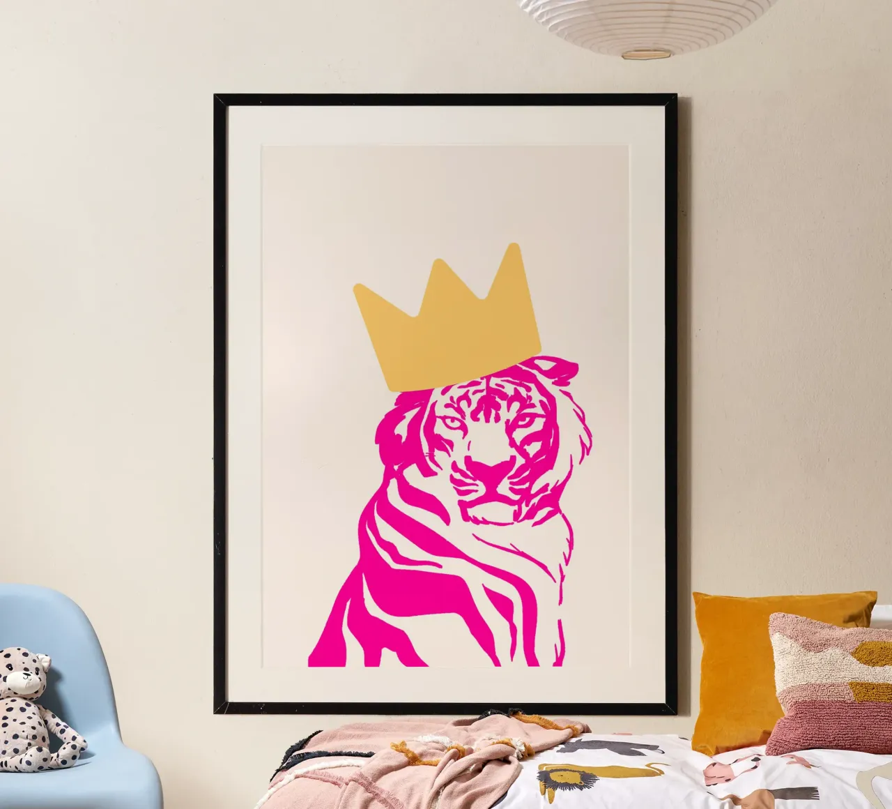 Tigre rosa regale con corona - Stampa pop art della fauna selvatica poster con telaio in legno da homdeco