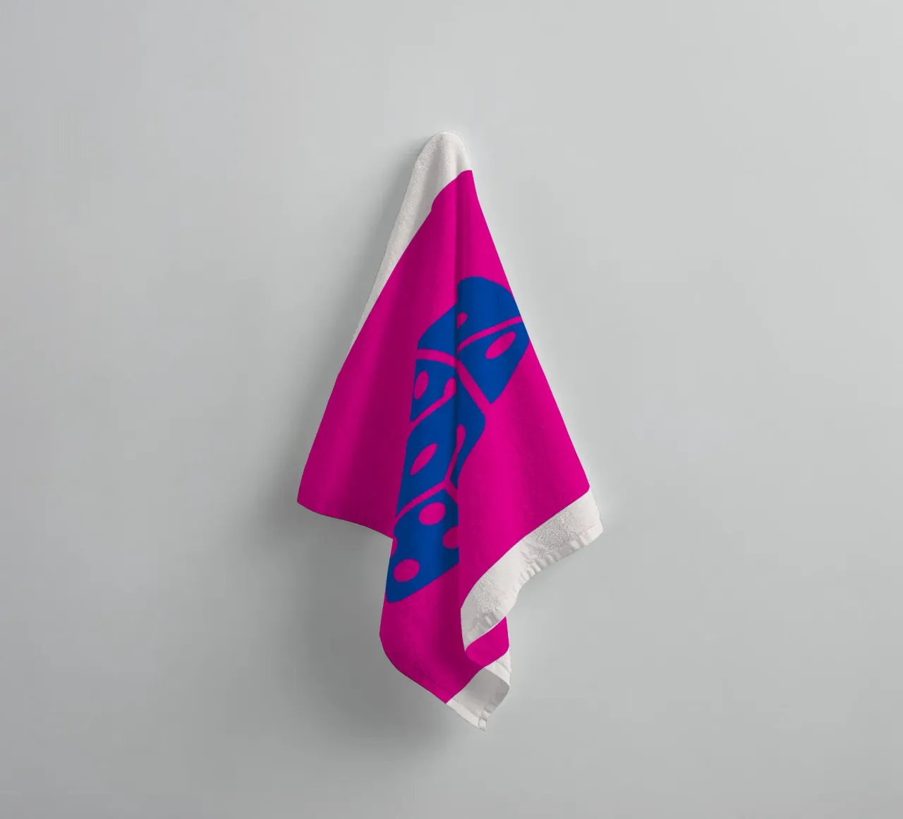 Dados Bold Pop Art - Fucsia & Blue Game Room Print toalla de baño de homdeco