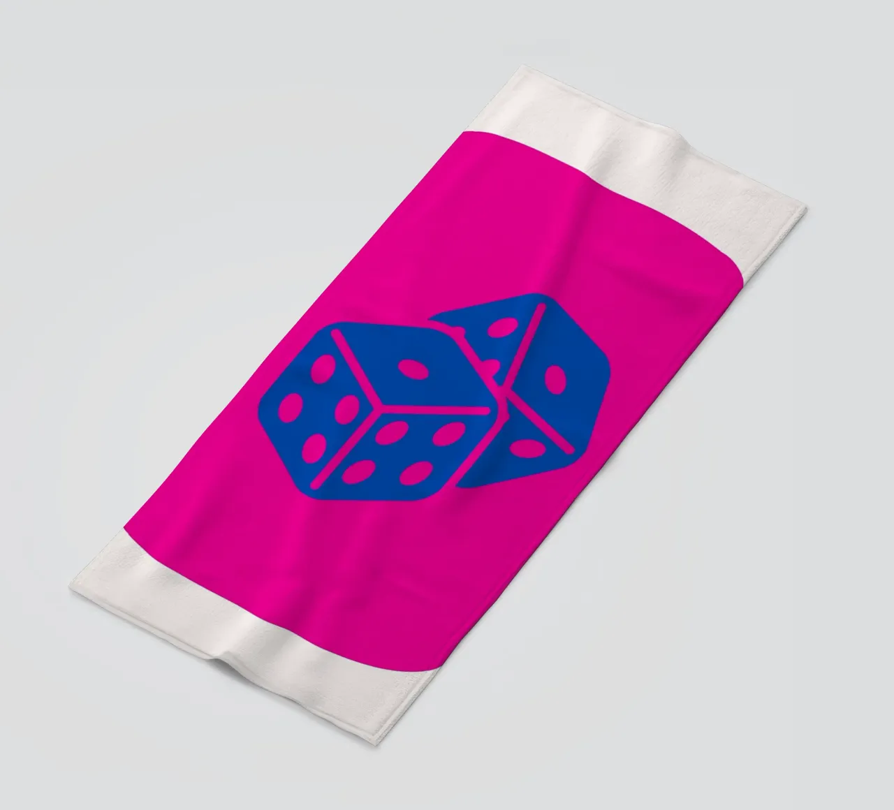 Dados Bold Pop Art - Fucsia & Blue Game Room Print toalla de playa de homdeco