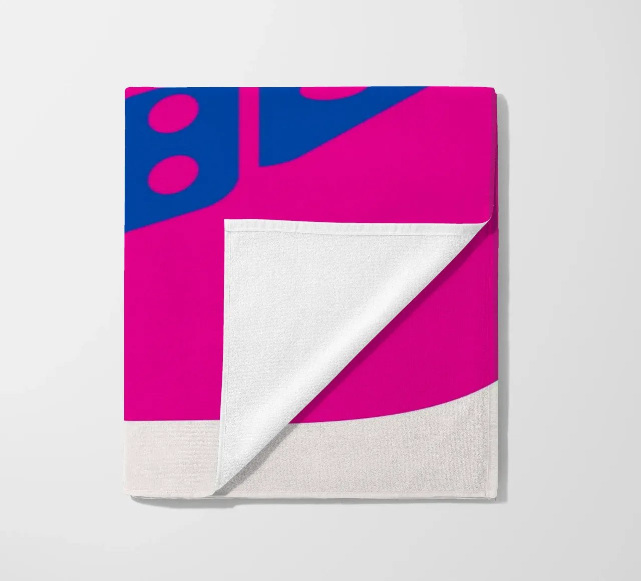 Dados Bold Pop Art - Fucsia & Blue Game Room Print toalla de playa de homdeco
