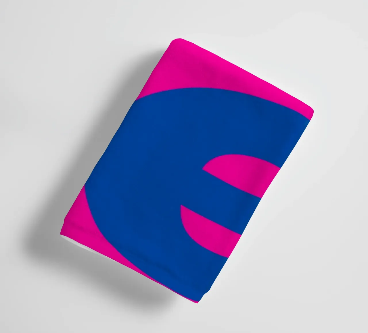Bold LOVE Pop Art - Blauw & Roze Color Block Print badhanddoek van homdeco