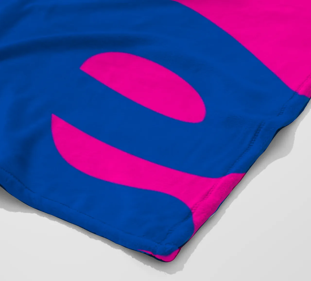 Bold LOVE Pop Art - Blauw & Roze Color Block Print fleecedeken van homdeco