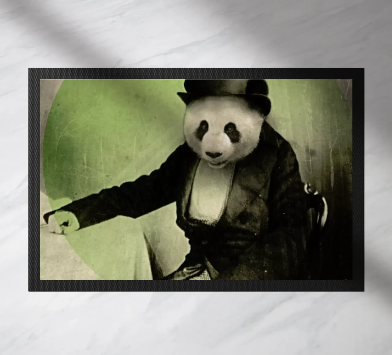 Proper Panda felpudo de Chase Kunz