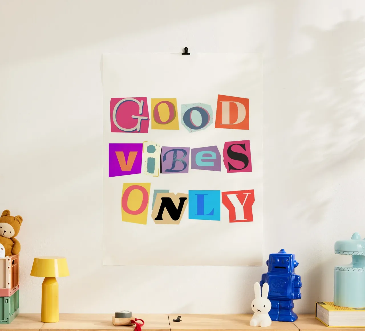 Collage découpé "Good Vibes Only" - Retro Text Art poster de homdeco