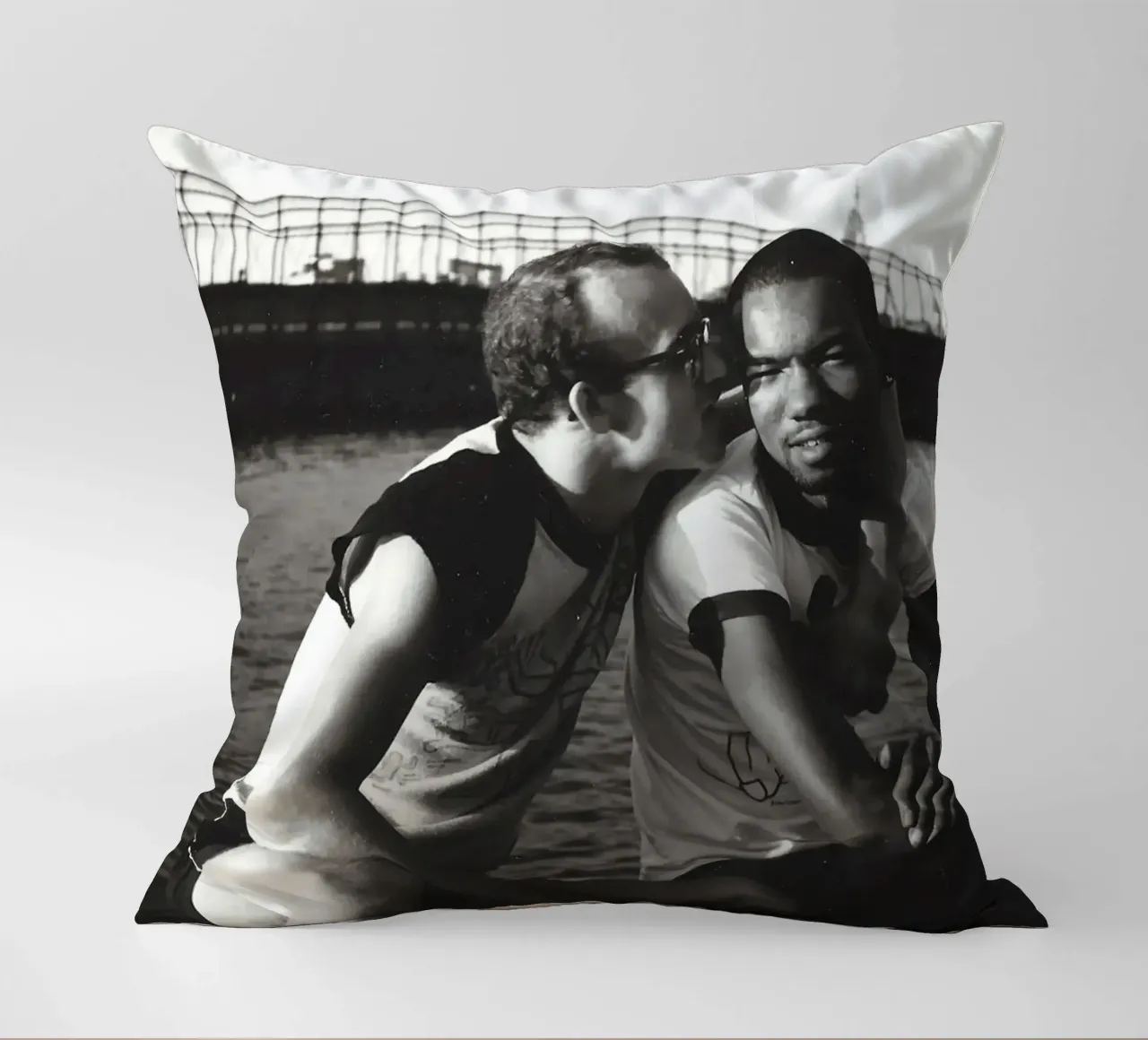 Keith Haring e Juan Debose al Piers Photograph cuscino da grime shop
