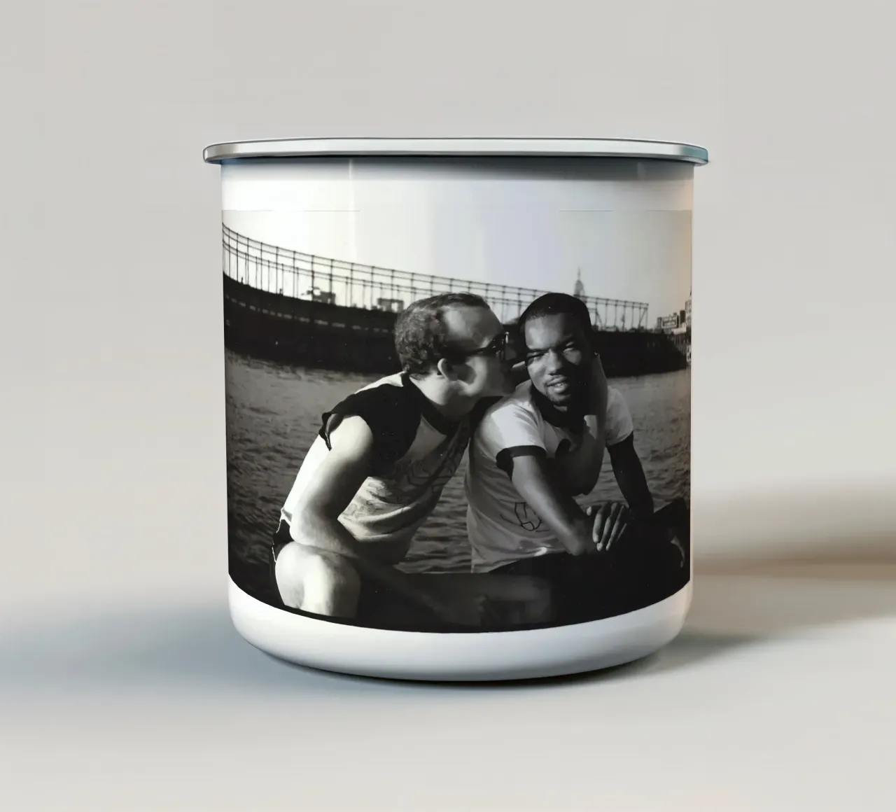 Keith Haring e Juan Debose al Piers Photograph tazza in smalto da grime shop