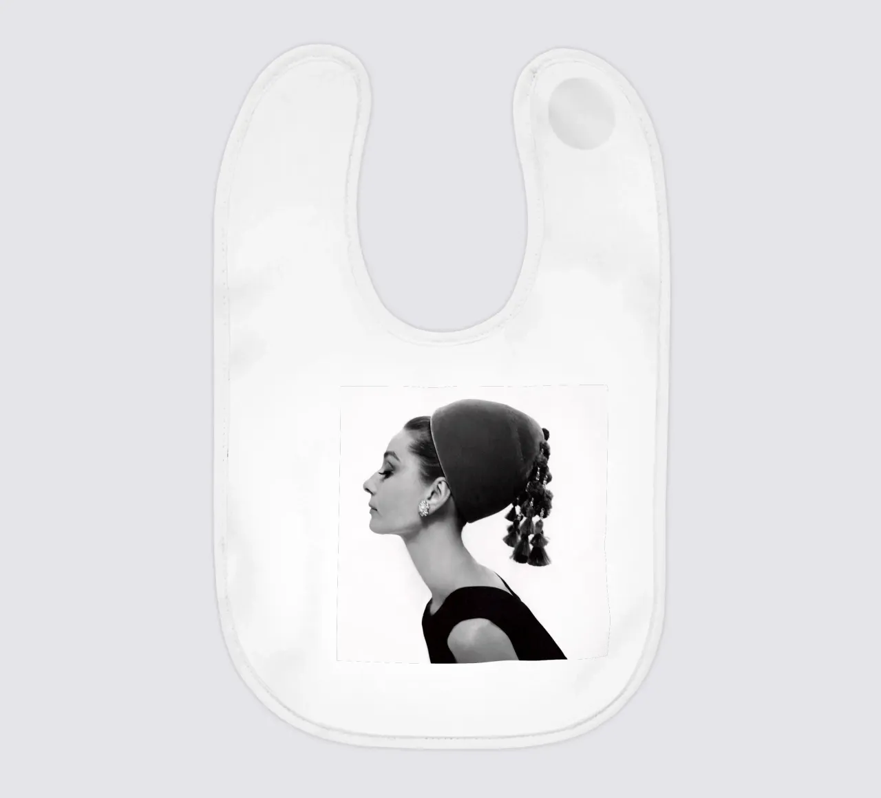 Audrey Hepburn indossa Givenchy bavaglino da BarbarArt