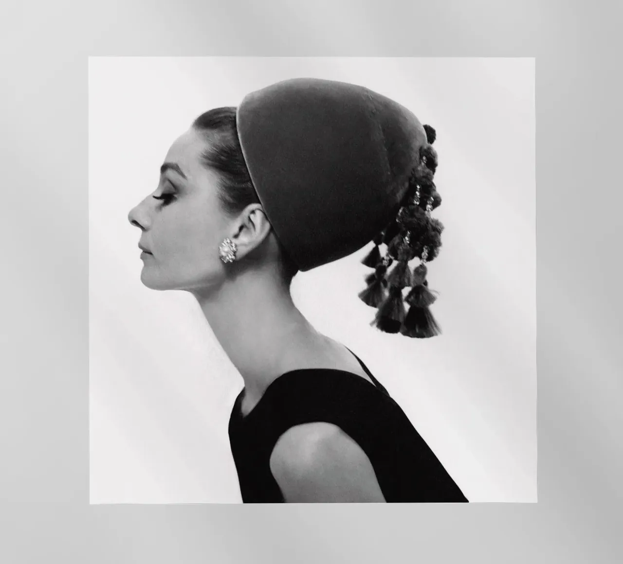 Audrey Hepburn indossa Givenchy pellicola backlit da BarbarArt