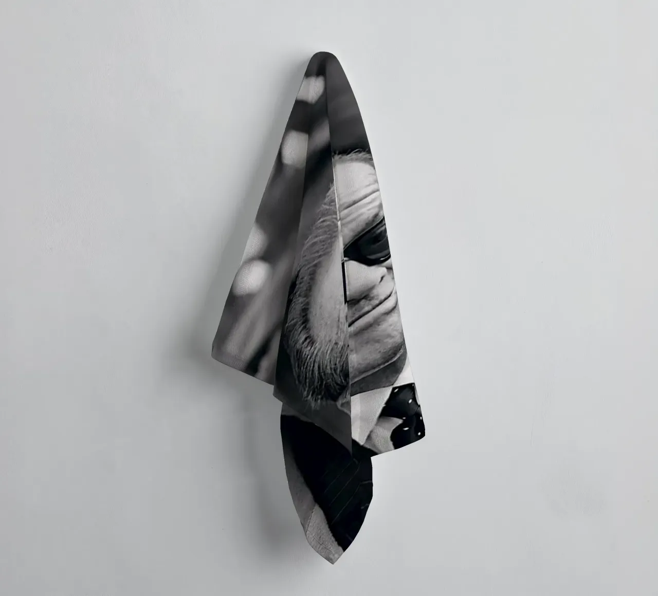 Sorriso con sigaretta asciugamano da bagno da glover studio