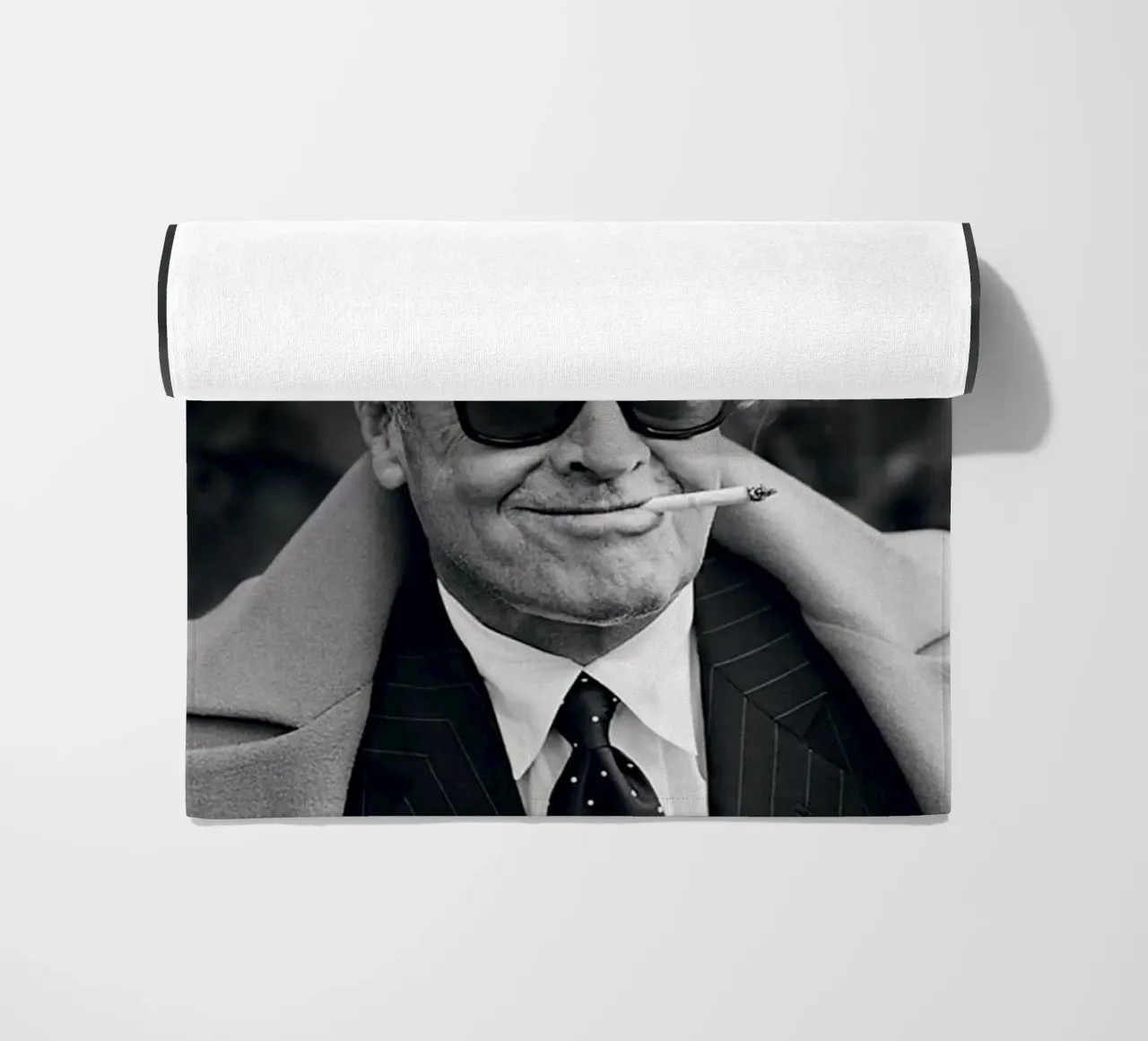 Sorriso con sigaretta telo mare da glover studio
