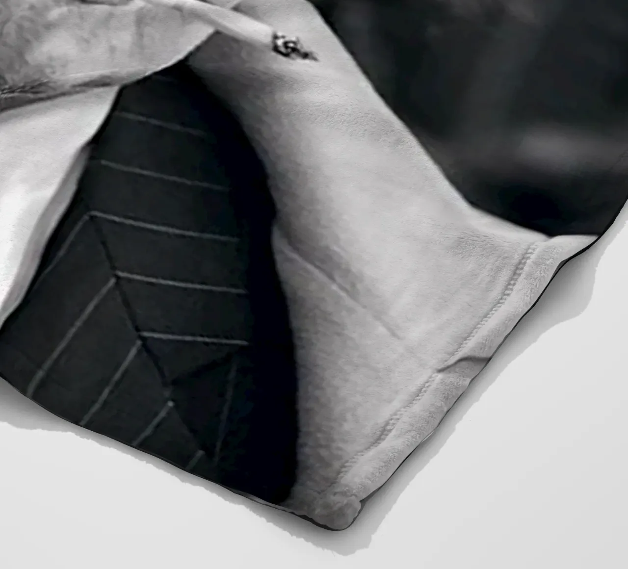 Sorriso con sigaretta coperta in pile da glover studio