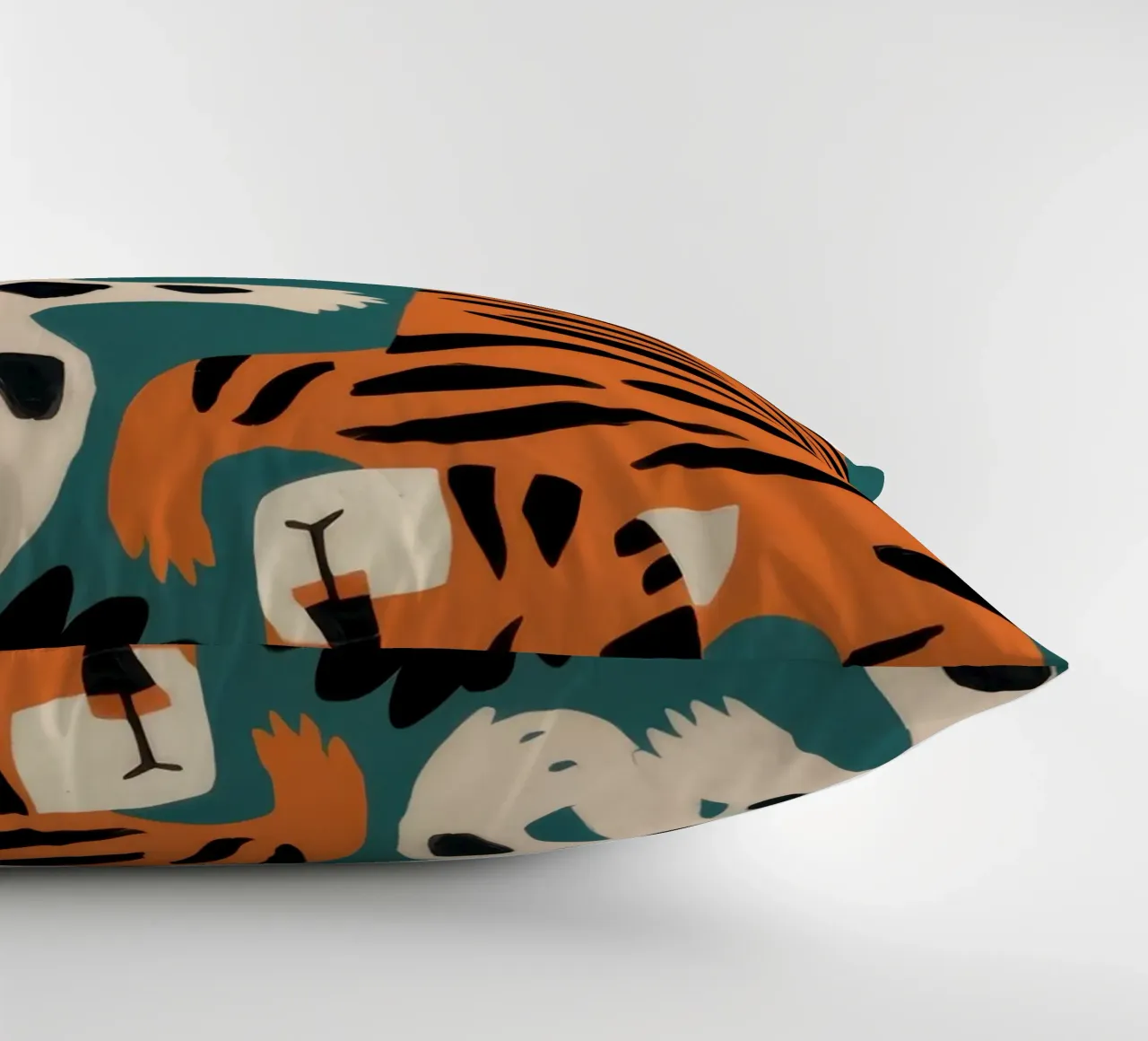 Fusione leopardo tigrato cuscino da Selene Shade