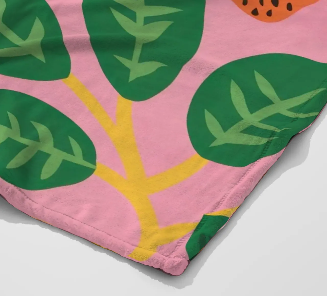 Fragola fiore rosa coperta in pile da Mark Solaria