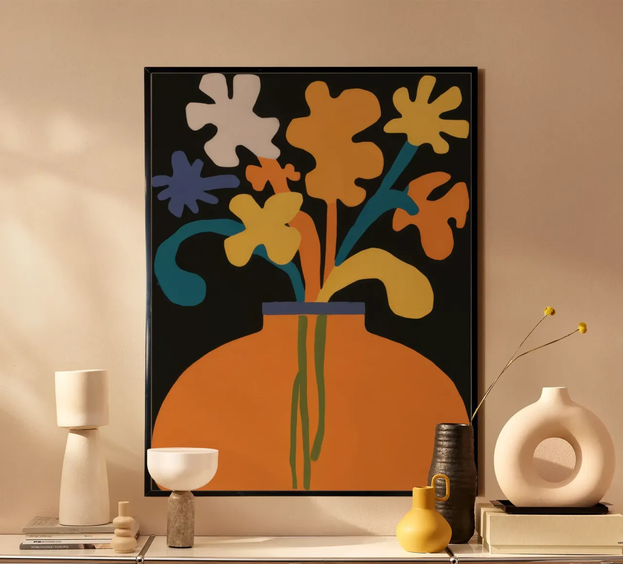 Fiori in vaso arancione poster con telaio in alluminio da Mark Solaria
