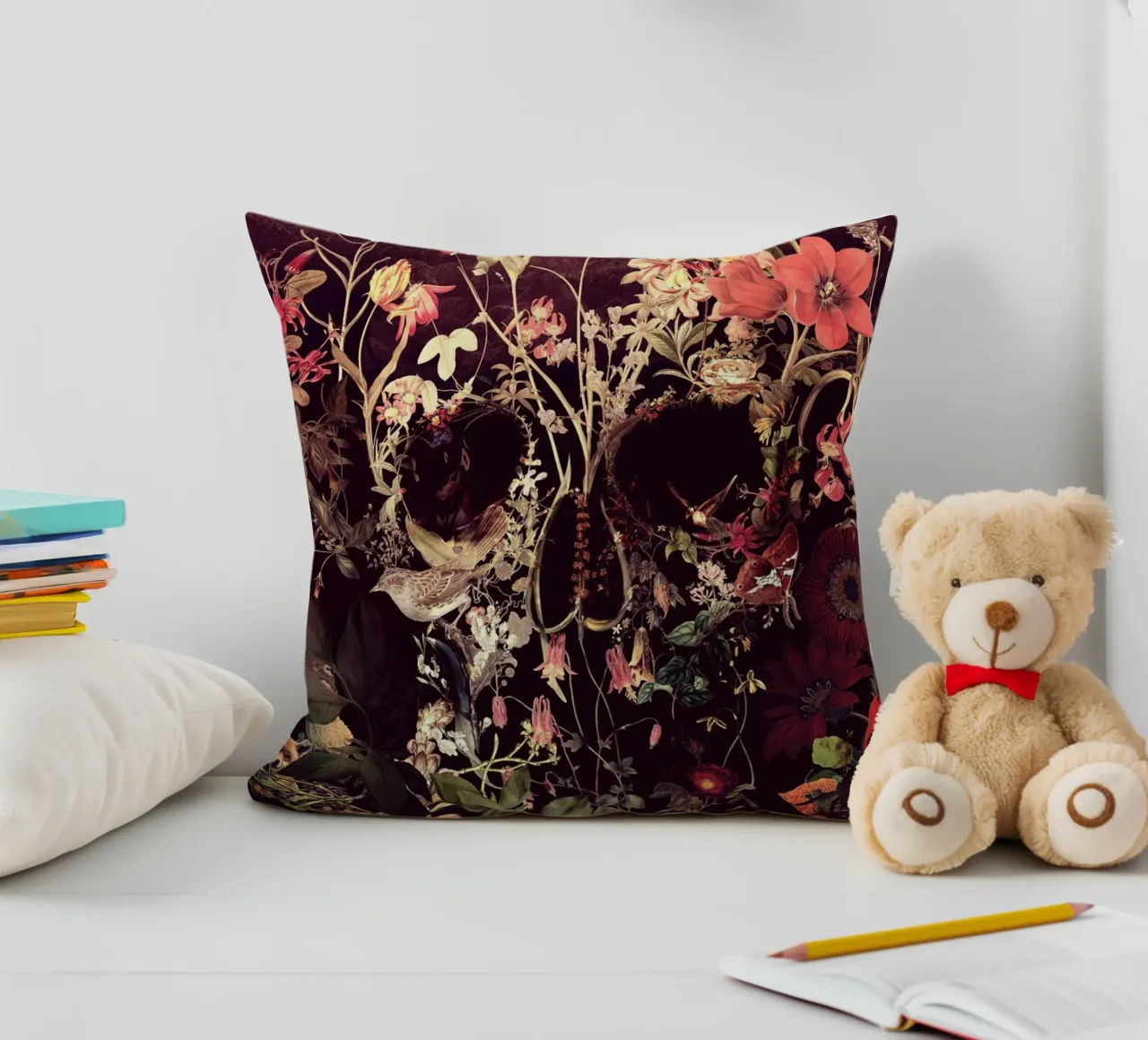 Bloom Skull cuscino da Ali Gulec