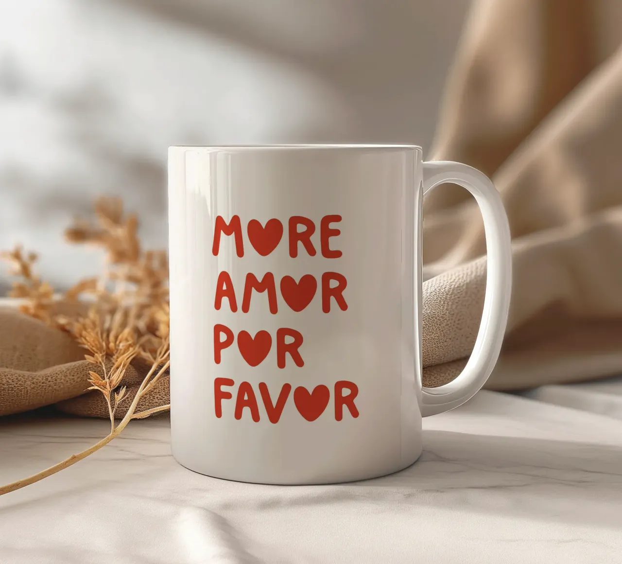 Più amore per favore cita tazza in ceramica da Paigaam Studio