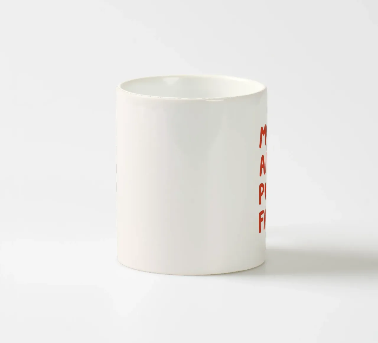Più amore per favore cita tazza in ceramica da Paigaam Studio