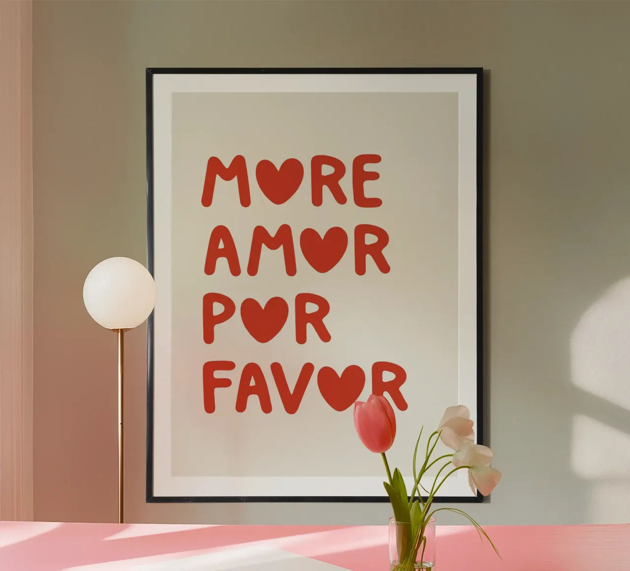 Più amore per favore cita poster con telaio in legno da Paigaam Studio