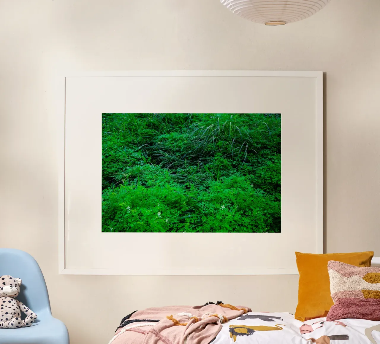 Giardino naturale e trascurato in città poster con telaio in plastica da Tal Paz-Fridman