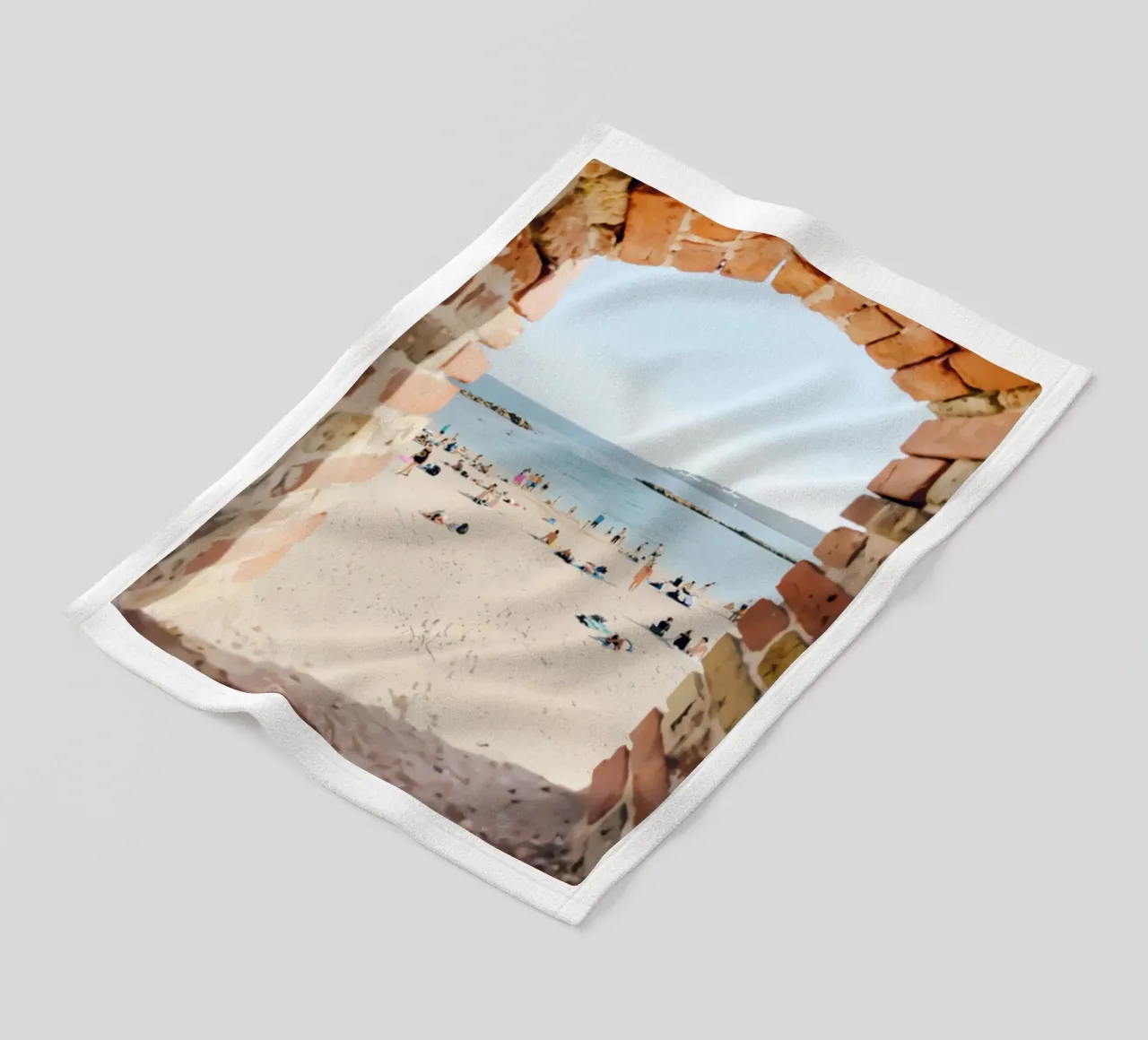 Persone sulla spiaggia di Antibes coperta in pile da jo shop