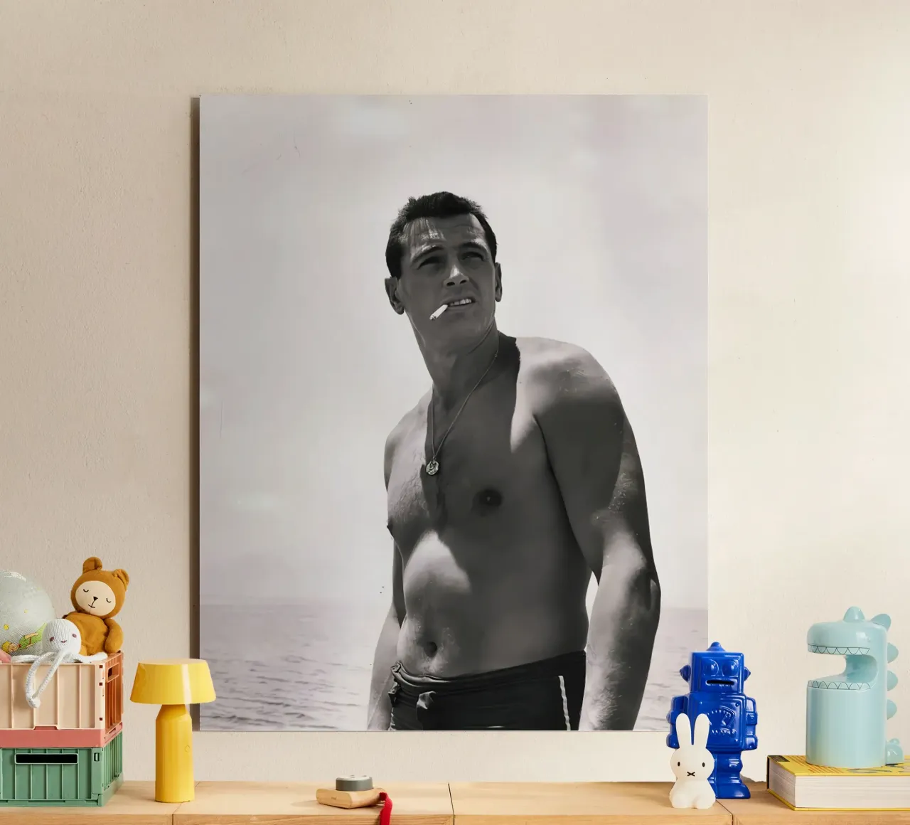 Rock Hudson fuma una sigaretta sulla spiaggia nel 1940 alluminio dibond da jo shop