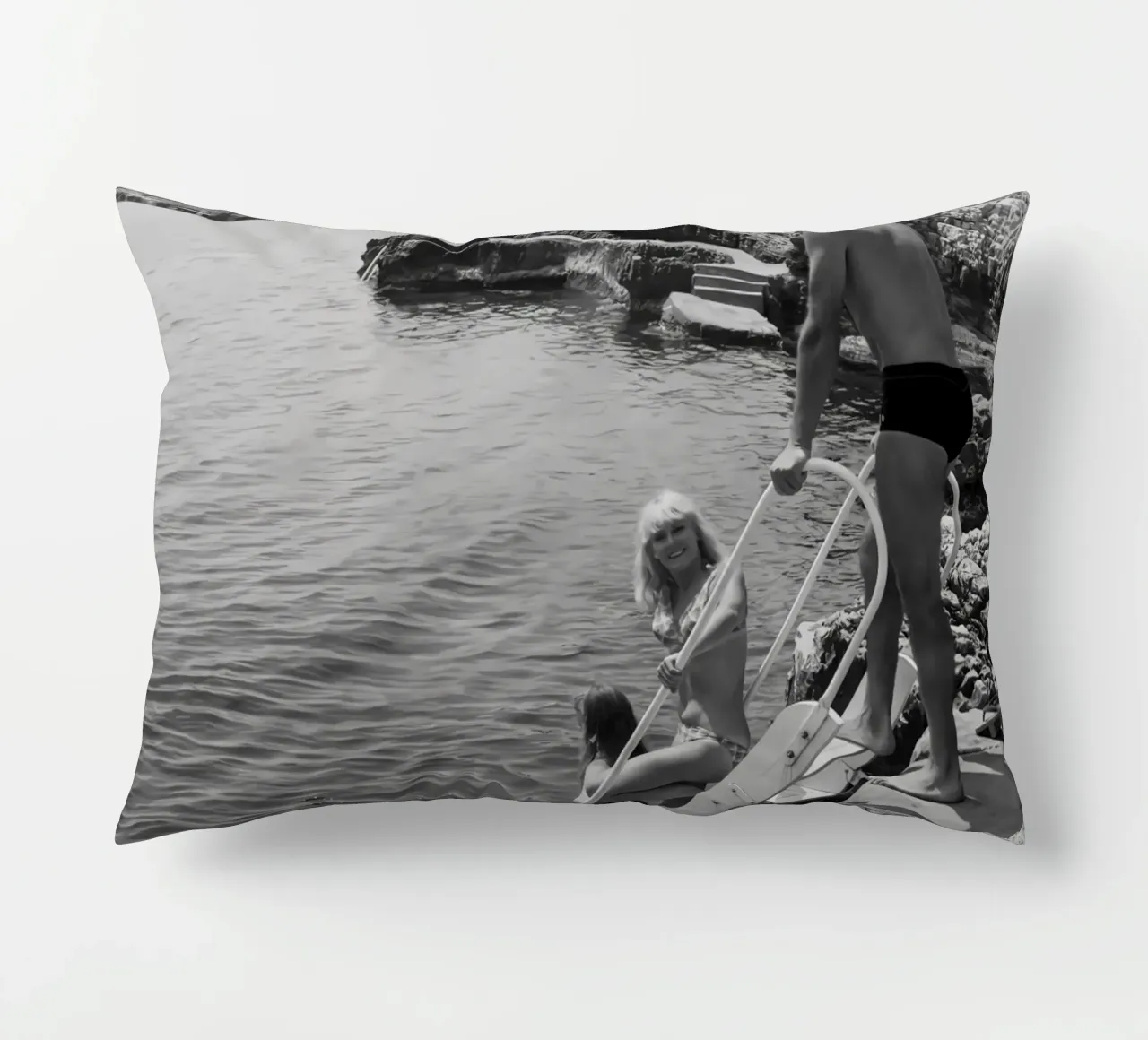 Sean Connery si prepara a fare un tuffo nell'oceano cuscino da jo shop