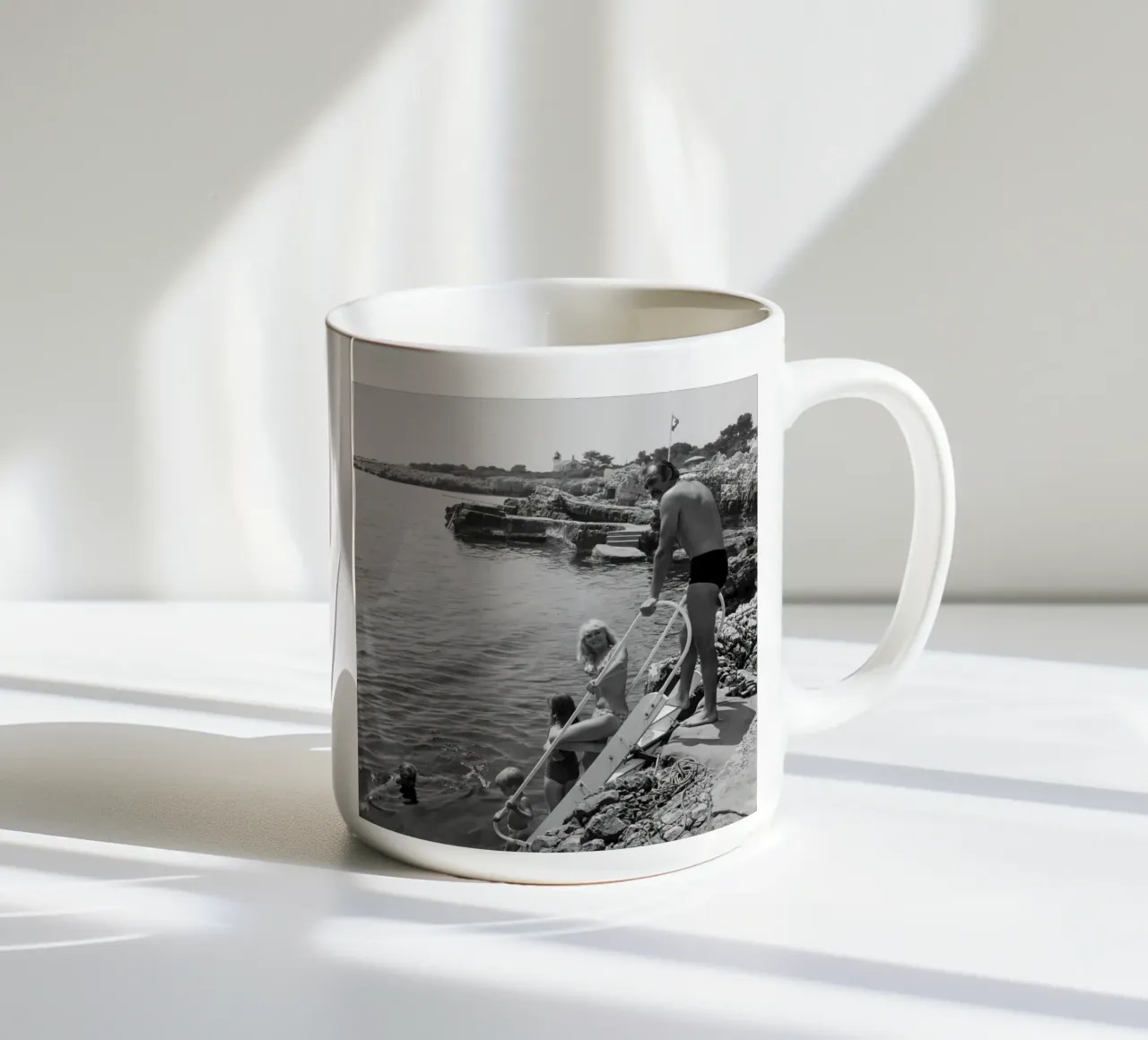 Sean Connery si prepara a fare un tuffo nell'oceano tazza in ceramica da jo shop