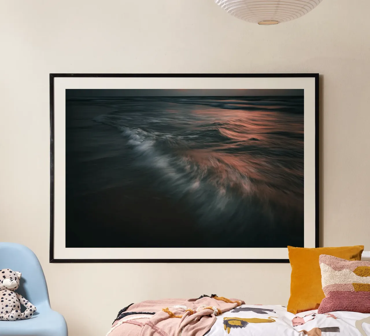 L'unicità delle onde XLIX poster con telaio in plastica da Tal Paz-Fridman